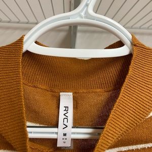 Gently worn RVCA lightweight sweater.